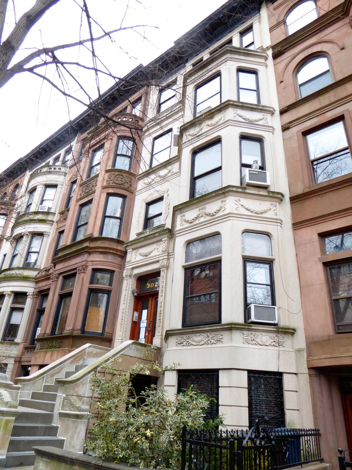 sale-302-garfield-min 302 Garfield Place #5