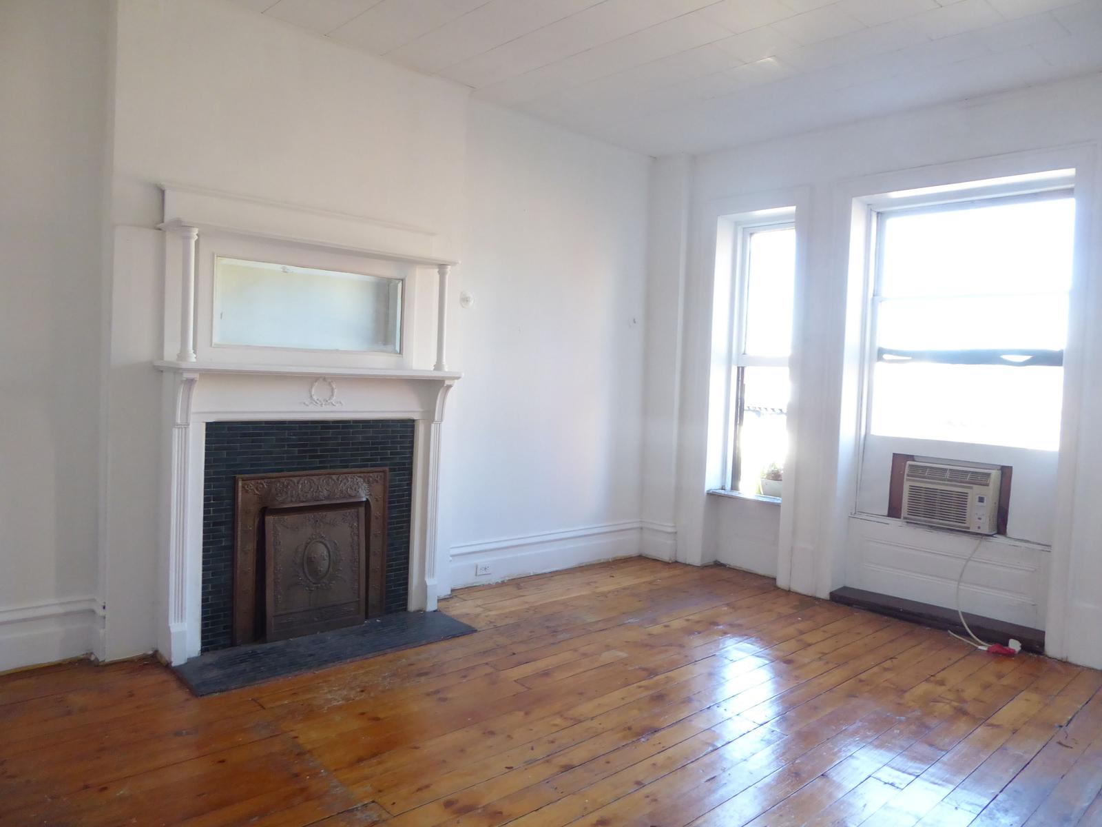 sale-302garfieldpl6lr-min 302 Garfield Place #5