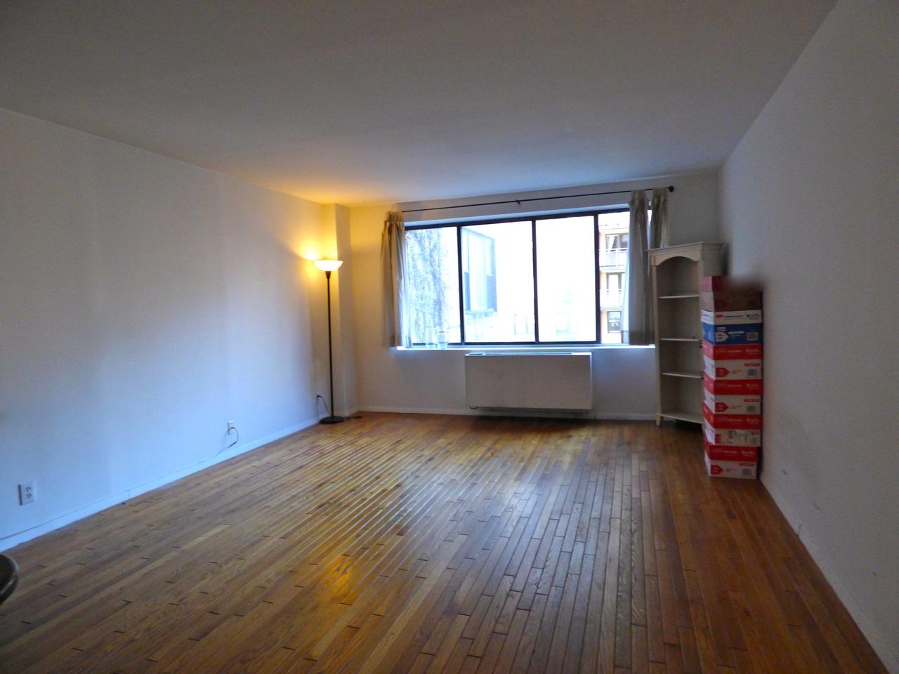 211W714dLR 211 West 71st Street #4D